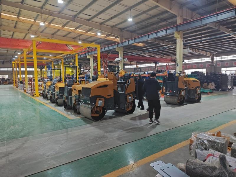 小型壓路機價格不能盲從，先把知識來學起！